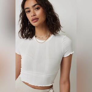 NWOT | Ardene | Cropped lettuce edge t-shirt in white (Large)